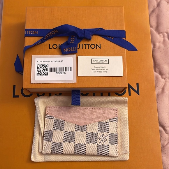 Louis Vuitton Card Holder - Picture 9 of 11